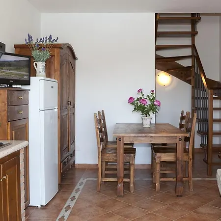 Borgo Guglielmo Aparthotel 4*